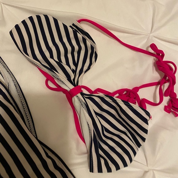 2 Bikini sets and cover up - Picture 7 of 8